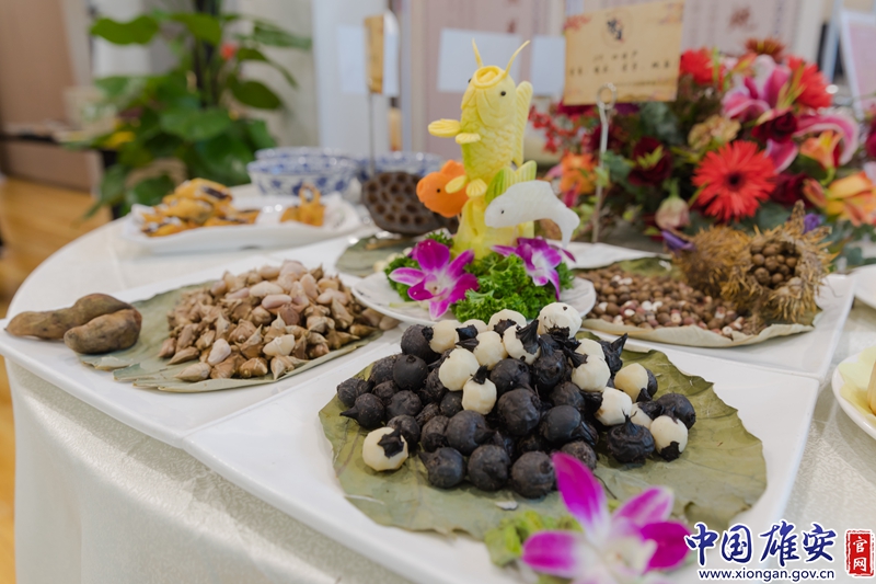 由菱角、雞頭、蓮子、地梨搭配而成的“四特產(chǎn)”，可蒸、可煮、可做湯入飯，配食其他原料還可做成各種地域特色菜品，還可精工細作成各種甜食小吃。中國雄安官網(wǎng)陳凱昆 攝