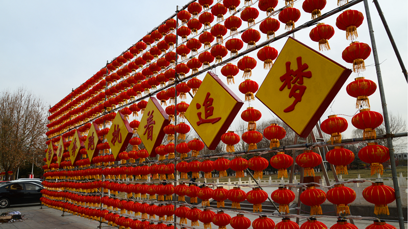 年味正濃！雄安雄縣大街小巷掛起紅燈籠