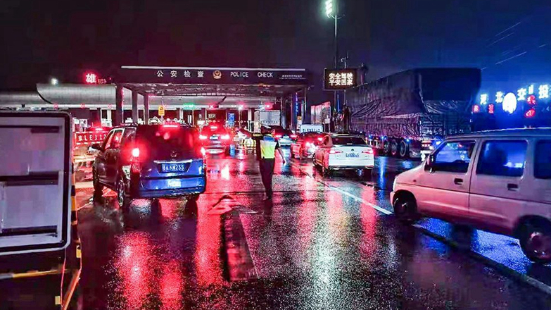 風中雨中，謝謝這些最美的背影！