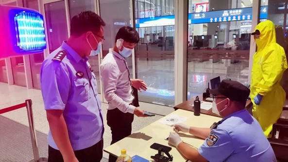 太暖了，7歲女兒寫給警察爸爸的一封信