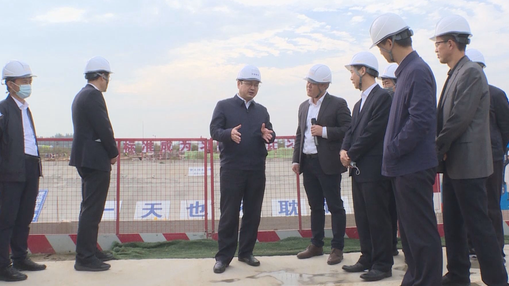 時政播報丨張國華調(diào)研容西片區(qū)安置房及配套設(shè)施建設(shè)情況