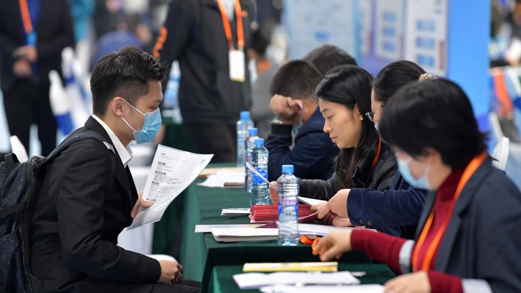 2022年就業如何“穩”？