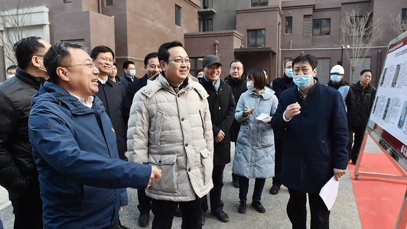 張國(guó)華赴容東片區(qū)調(diào)研檢查第二批安置房建設(shè)驗(yàn)收及交付準(zhǔn)備工作并召開(kāi)座談會(huì)