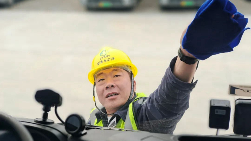 腳下的路，通向遠(yuǎn)方的夢(mèng)