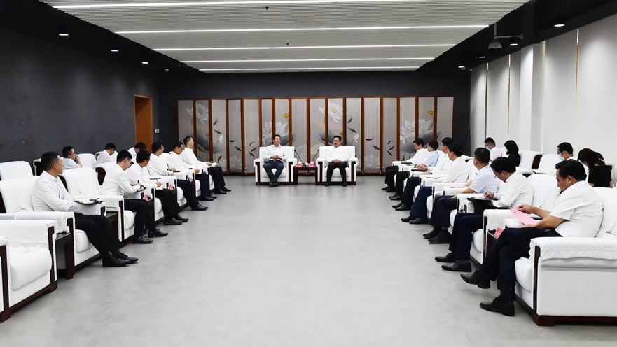 張國華與華為技術(shù)有限公司高級副總裁、中國地區(qū)部總裁魯勇一行舉行工作座談