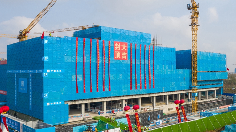 看建雄安丨中國(guó)電信智慧城市產(chǎn)業(yè)園建設(shè)項(xiàng)目（一階段）主體結(jié)構(gòu)封頂