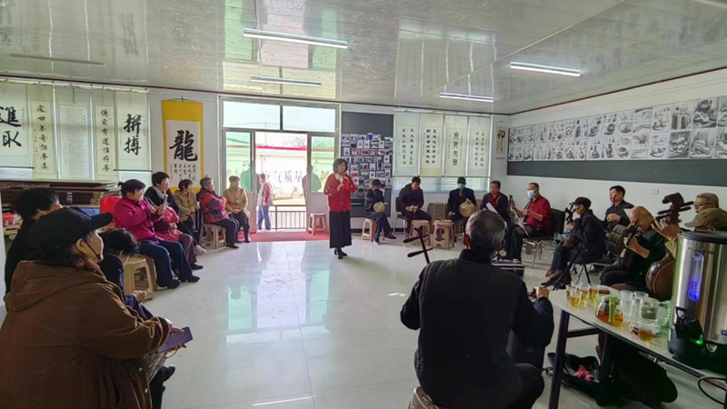 龍化鄉(xiāng)開展創(chuàng)建文明鄉(xiāng)村暨弘揚(yáng)曲藝傳統(tǒng)文化票友文明實(shí)踐活動(dòng)