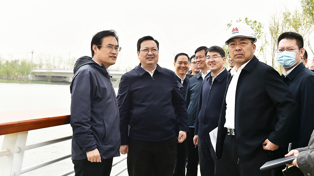 張國華在啟動區調研重點項目建設參加“大走訪——問題解決月”活動