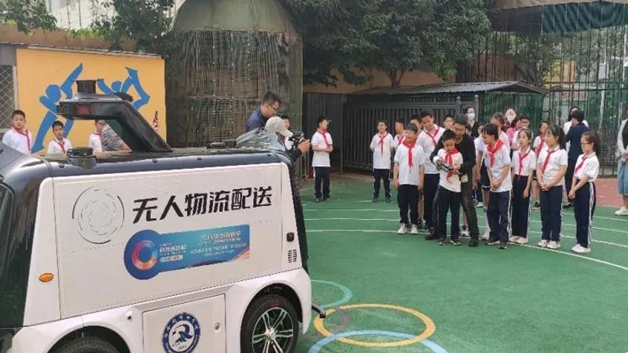 “智繪未來”在雄安丨無人車進校園啦！