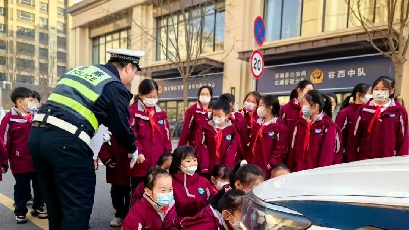 這節(jié)課堂超有趣！雄安公安深入校園開展法治宣傳活動